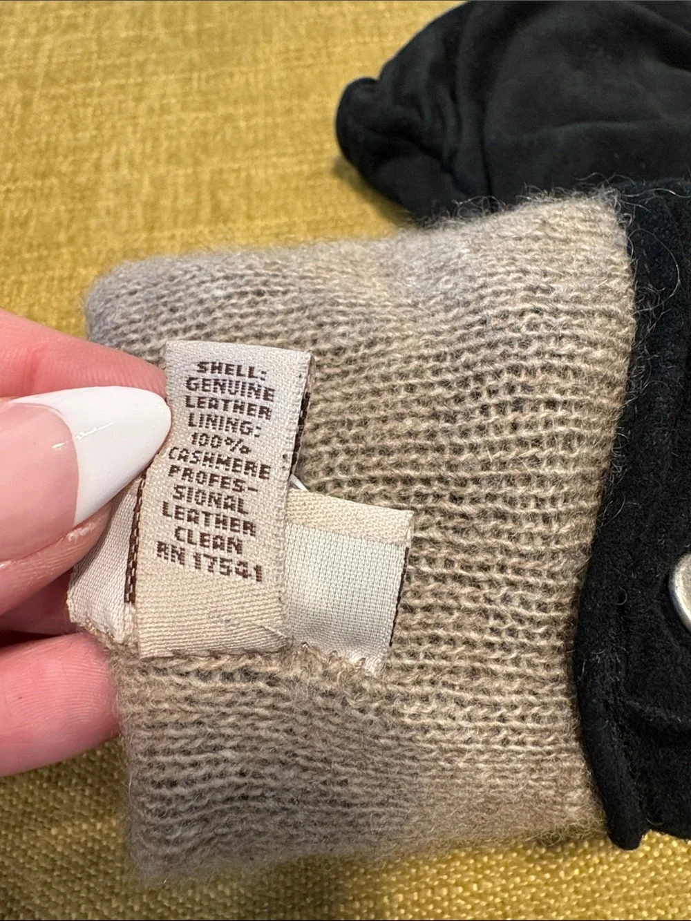UGG Black Leather, cashmere lined Tech Gloves